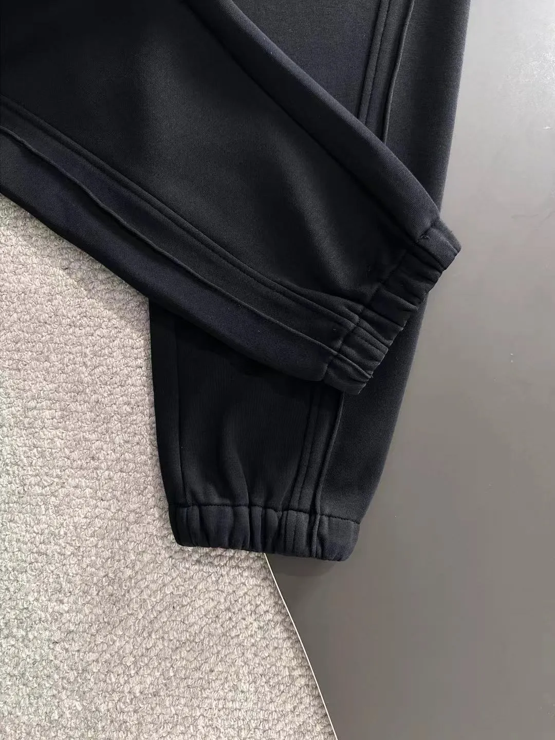Next day shipment P360 Big Goose 2025 new winter elastic band casual pants, thick velvet counter-customized fabric, high breathability and comfort, impeccable details, brand element design concept, reflecting high quality. It feels delicate and soft! It presents a casual cut and the upper body shape is great! Size: M-3XL